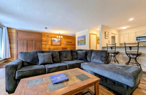 Lakeside Village House | Montezuma 1770 by SummitCove Lodging