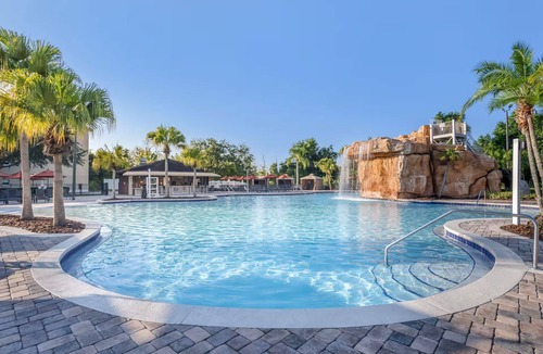 West Kissimmee Hotel | More Than a Stay—A Better Way to Travel! 2 Units with Kitchen, Outdoor Pool!