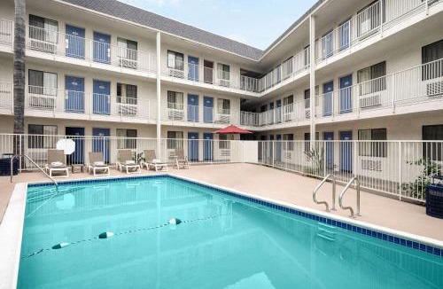 Buena Park Hotel | Motel 6-Buena Park, CA - Knotts Berry Farm - Disneyland