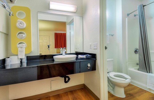 Chino Hotel | Motel 6 Chino, CA - Los Angeles Ontario