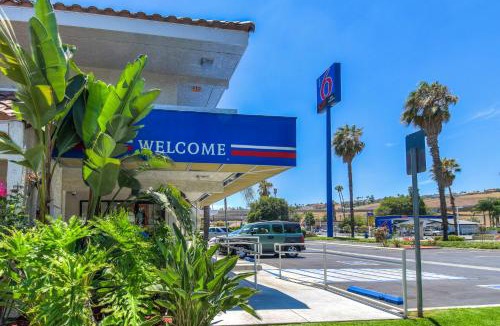 Westmont Hotel | Motel 6-Pomona, CA - Los Angeles