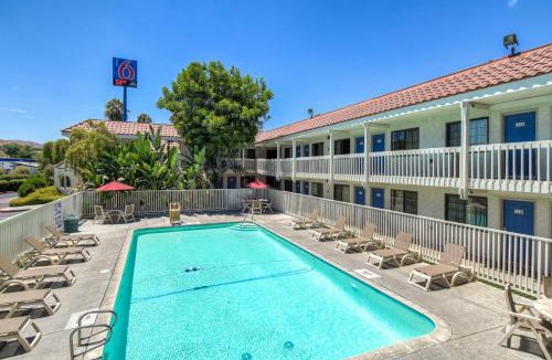 Westmont Hotel | Motel 6-Pomona, CA - Los Angeles