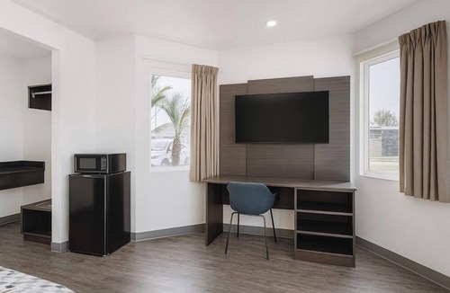 Westminster Hotel | Motel 6 Westminster, CA - North