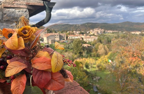 Torniella Apartment | Narciso Dei Poeti – Deluxe Double Room with Valley-View Balcony and Wood Fireplace