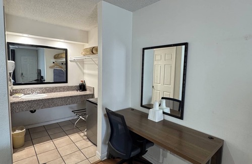 Garden Grove Hotel | National Inn Garden Grove