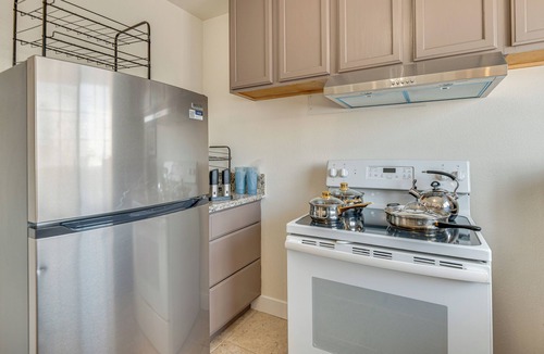 Park Mesa Heights House | Near Hospitals & Metrolink Access: LA Getaway