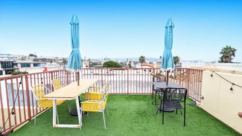 Hermosa Beach House | Near SoFi Large Ocean View House By Orange Door