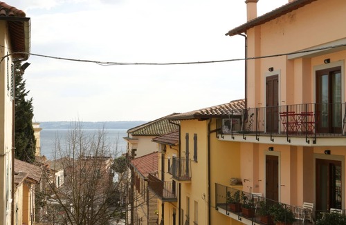 Lake Bracciano Apartment | Near the square on the lake in the Bracciano Martignano Regional Natural Park
