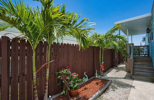 Cross Key Waterways House | New Cozy getaway on waterfront in Key Largo! Bring your own boat!
