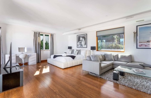 Hollywood Hills West Villa | New Listing!$4M Hollywood Hills Villa|Private Pool