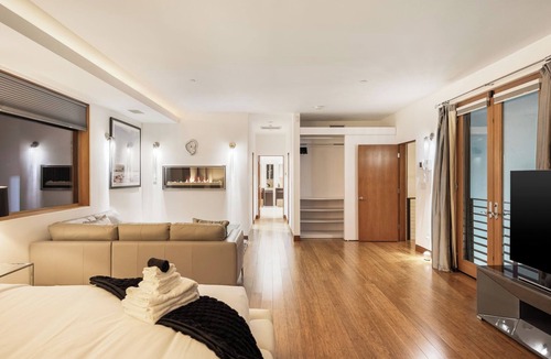 Hollywood Hills West Villa | New Listing!$4M Hollywood Hills Villa|Private Pool