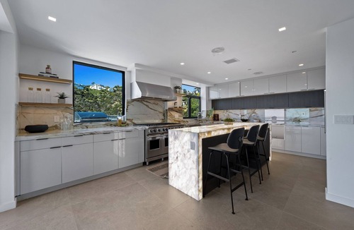 Hollywood Hills West Villa | New Modern Sunset Strip 5Bd Jetliner View Villa