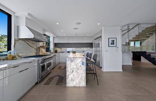 Hollywood Hills West Villa | New Modern Sunset Strip 5Bd Jetliner View Villa