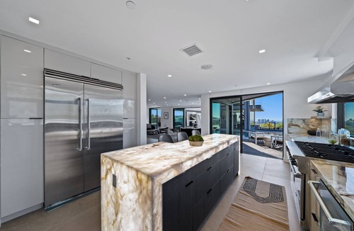 Hollywood Hills West Villa | New Modern Sunset Strip 5Bd Jetliner View Villa