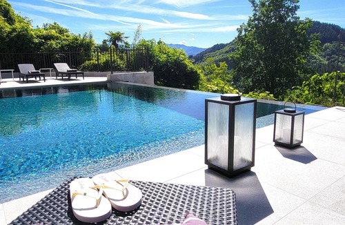 Camporgiano Villa | New! Stylish Tuscany Cottage with Annexe. Private Infinity Pool, Mountain Views