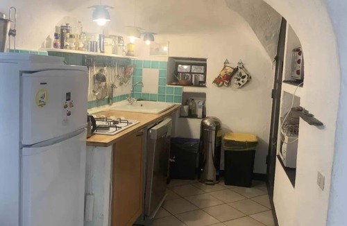 Boscomare House | Newly extended cottage in historic centre with sea view