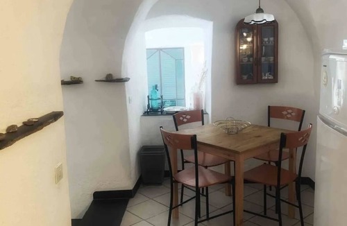 Boscomare House | Newly extended cottage in historic centre with sea view