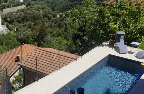 Boscomare House | Newly extended cottage in historic centre with sea view