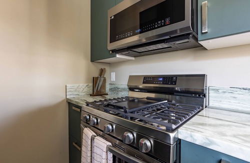 Los Angeles House | NEWLY Renovated 1 bed/1 bath!