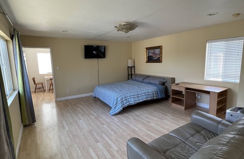 Harbor Gateway South House | Newly Renovated 1BR/1BA Home