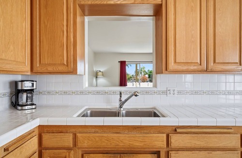 Del Aire House | Newly renovated 3 bdr home. Just 15 min to the beach, 24 hour pancakes & SpaceX.