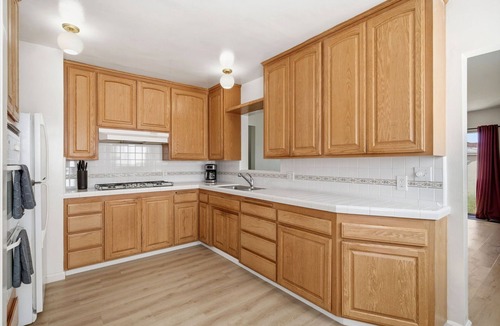 Del Aire House | Newly renovated 3 bdr home. Just 15 min to the beach, 24 hour pancakes & SpaceX.