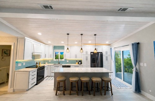 Port Pine Heights House | Newly Renovated Boater’s Paradise -35' Dock + Ice No Low Bridges