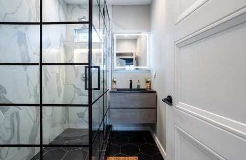 Los Angeles Villa | Newly Renovated Bungalow w Free Parking 4min from SoFi, 8min from Airport