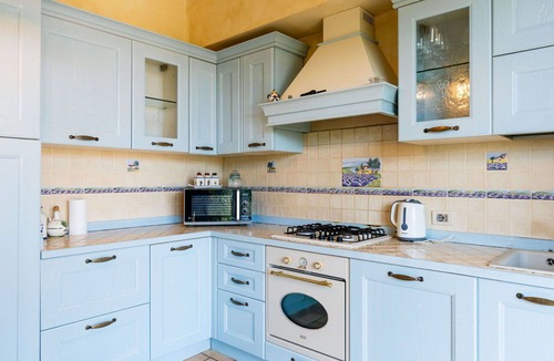Borghetto Santo Spirito Villa | Nice apartment in villa for 5 people with A/C, pool, WIFI, terrace and pets allowed