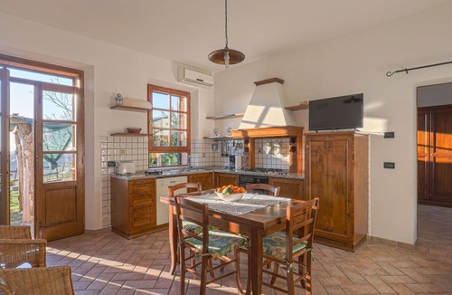 Cignan Bianco Villa | Nice apartment in villa with WIFI, A/C, pool, TV, patio, pets allowed and panoramic view