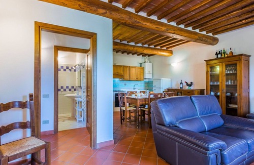 Castellina in Chianti Villa | Nice apartment in villa for 6 guests with A/C, pool, WIFI, TV, patio and panoramic view