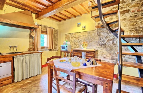 Castelnuovo Berardenga Apartment | Nice apartment for 2 people with pool, A/C, WIFI, pets allowed and panoramic view