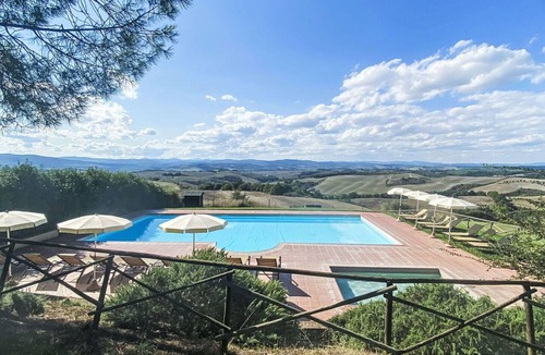 Montalcino Villa | Nice apartment in villa for 6 people with pool, WIFI, TV, terrace, pets allowed and panoramic view