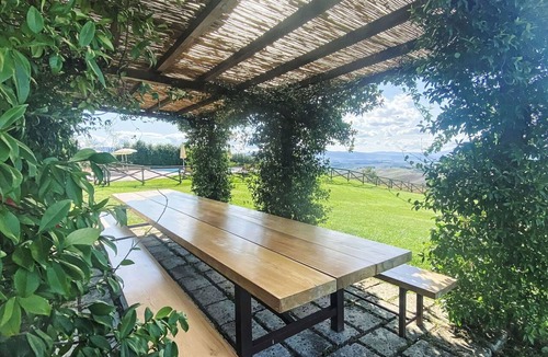 Montalcino Villa | Nice apartment in villa for 6 people with pool, WIFI, TV, terrace, pets allowed and panoramic view