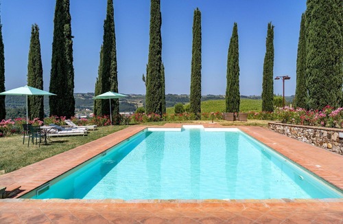 Tavarnelle Val di Pesa Villa | Nice apartment in villa for 2 guests with pool, WIFI and TV, close to Greve In Chianti