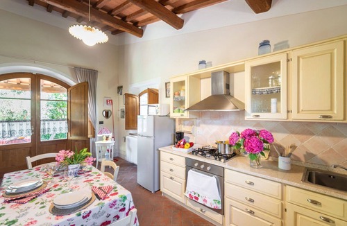 Gaiole in Chianti House | Nice apartment in villa for 2 people with pool, A/C, WIFI, TV and pets allowed