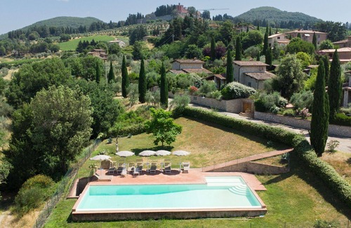 Gaiole in Chianti House | Nice apartment in villa for 2 people with pool, A/C, WIFI, TV and pets allowed