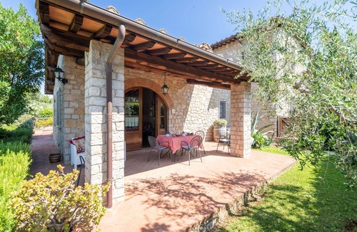Gaiole in Chianti House | Nice apartment in villa for 2 people with pool, A/C, WIFI, TV and pets allowed