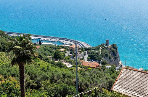 Finale Ligure Apartment | Nice apartment for 5 people with A/C, WIFI, TV and patio