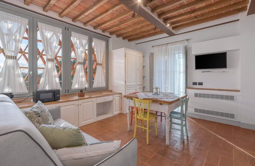 Monteriggioni Apartment | Nice apartment for 2 people with A/C, WIFI, pool, TV and pets allowed, close to Siena