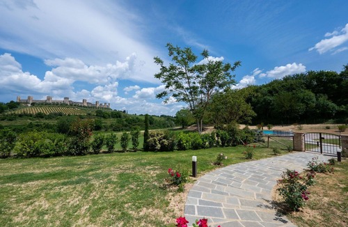 Monteriggioni Apartment | Nice apartment for 2 people with A/C, WIFI, pool, TV and pets allowed, close to Siena