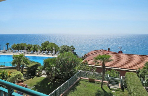 Piani-Ciapin Apartment | Nice apartment for 4 people with pool, WIFI, TV, terrace and pets allowed