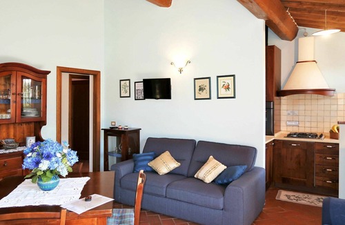 Bucine Apartment | Nice apartment for 4 people with pool, WIFI, TV, terrace and pets allowed