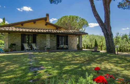 Bucine Apartment | Nice apartment for 4 people with pool, WIFI, TV, terrace and pets allowed