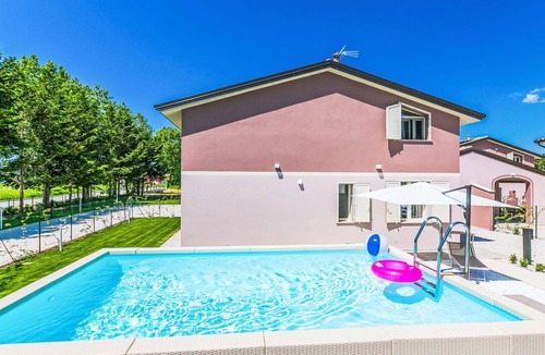 Cecina Apartment | Nice apartment for 6 people with WIFI, private pool, A/C, TV, terrace and pets allowed