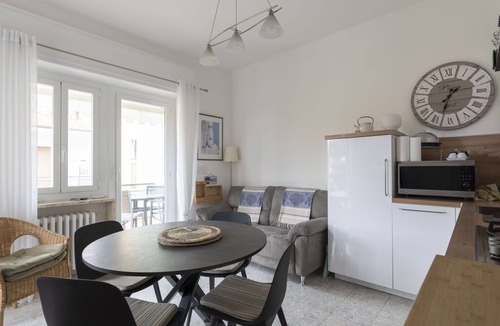 Riva Ligure Apartment | Nice apartment for 4 guests with A/C, TV, balcony and pets allowed