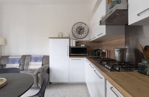 Riva Ligure Apartment | Nice apartment for 4 guests with A/C, TV, balcony and pets allowed