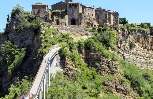 Bagnoregio Villa | Nice apartment in villa for 4 guests with WIFI, pool, TV, patio, pets allowed and parking