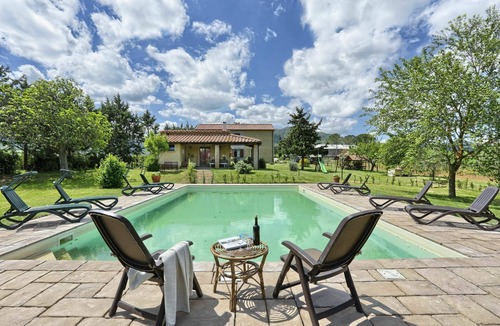 Pomarance Villa | Nice apartment in villa for 5 people with pool, WIFI, TV and veranda