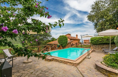 Castagneto Carducci Villa | Nice apartment in villa for 4 guests with WIFI, A/C, pool, TV and pets allowed